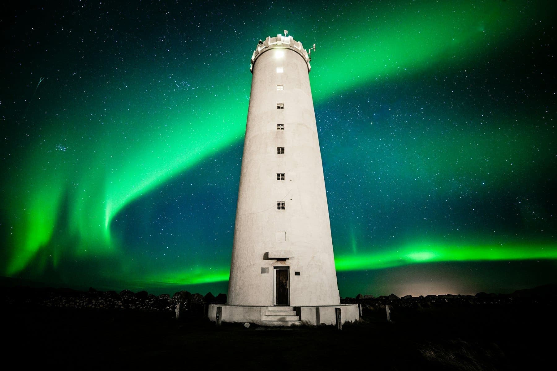 Grótta lighthouse in Reykjavík under green northern lights